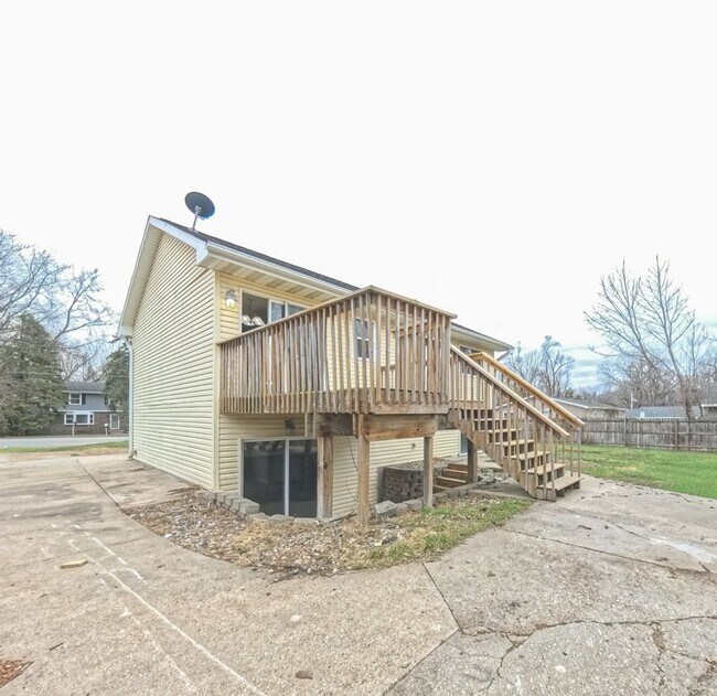 Building Photo - Charming 3 bedroom 2 bathroom home