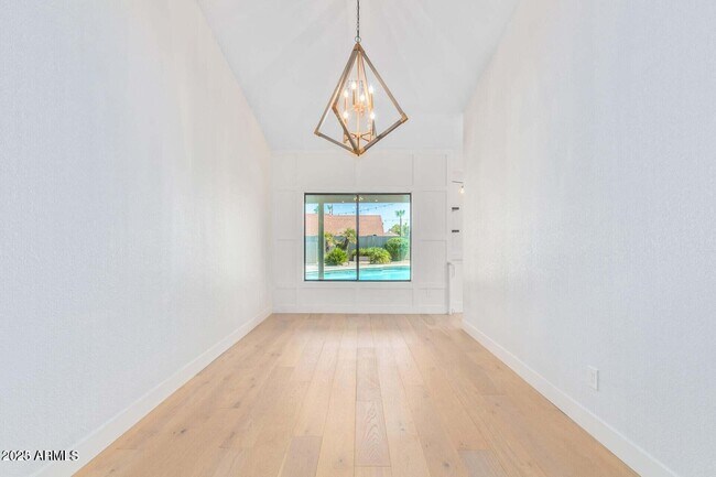 Building Photo - 5715 E Campo Bello Dr