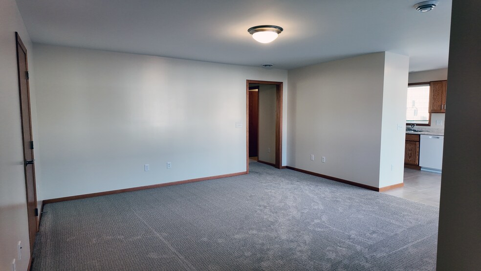 Living Room - 2108 Arlington Trl