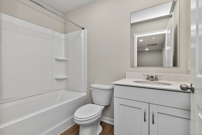 Building Photo - MODERN COMFORT!! 3 Bedroom, 3 Bathroom Townhome in Urbandale!