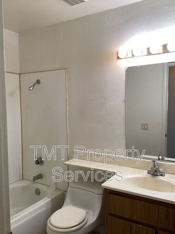 Building Photo - 7847 Orchard Woods Cir