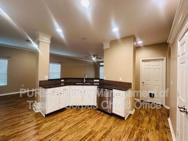 Building Photo - 6017 Tapestry Dr