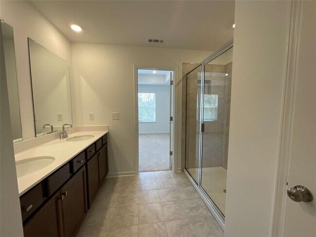 Building Photo - 5716 Schelton Pl