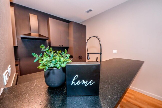 Building Photo - 7219 Rocio Dr