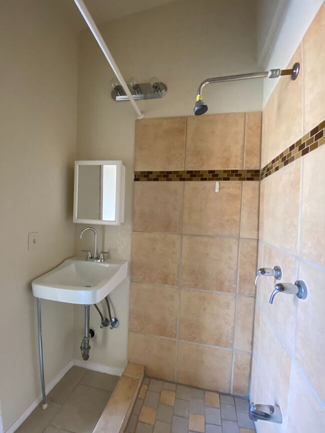 Building Photo - Studio Apartment For Rent - Water, Sewer &...