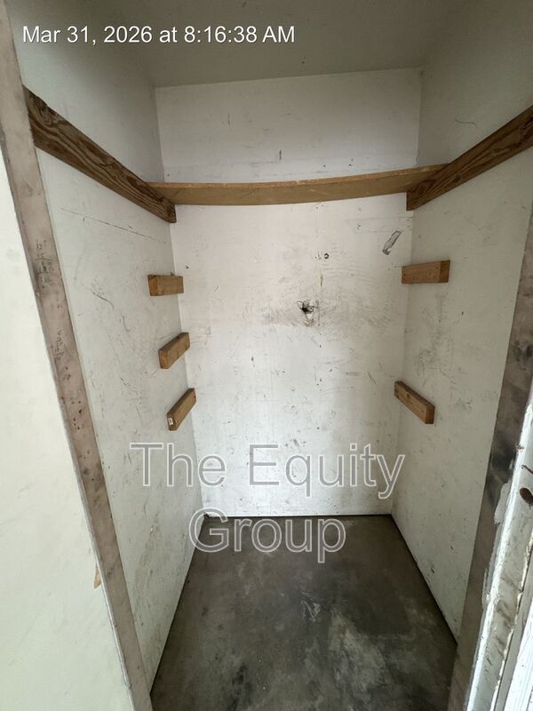 Building Photo - 527 S Garden St