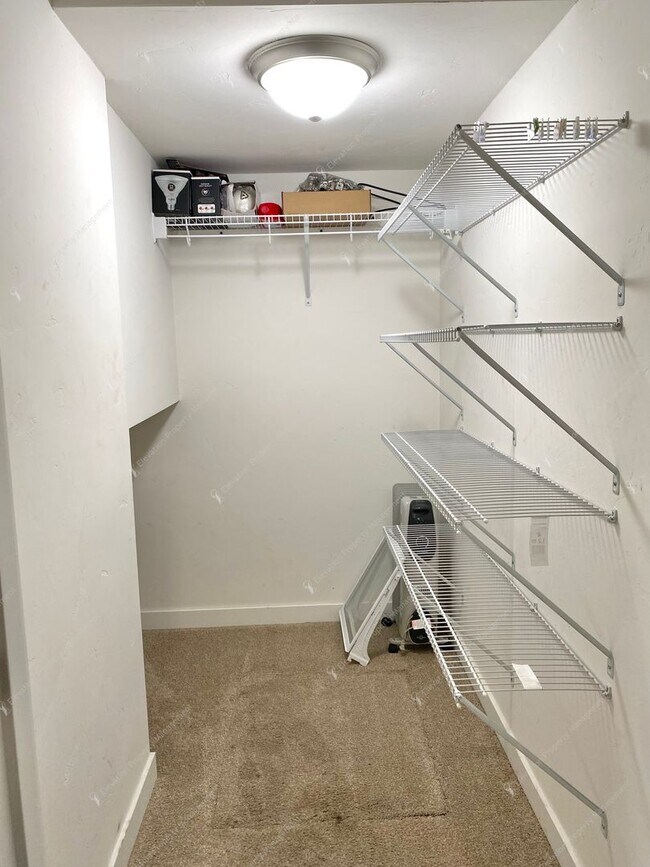 Building Photo - Bright Southeast Bend Home Near Canal Trai...