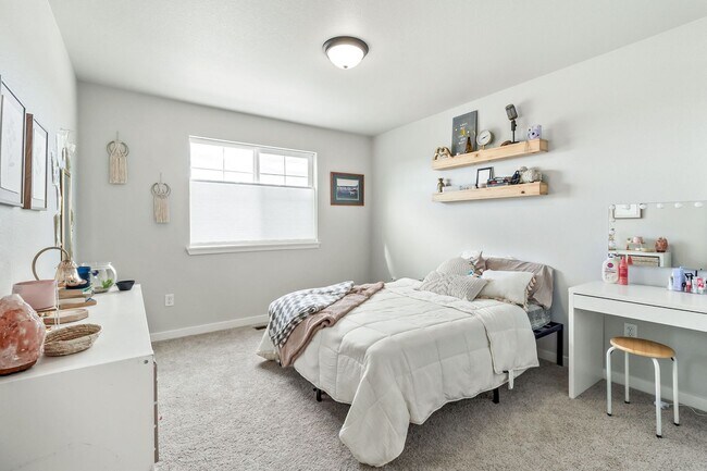 Building Photo - Better-Than-New Home in Prairie Song - 4-Bed, 3-Bath, 3-Car