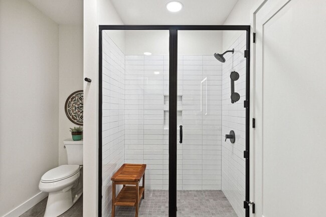 Building Photo - Hip Strip Furnished Condo in Reed Building $2,500 / Month - DATES NEGOTIABLE