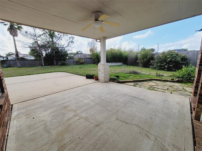 Building Photo - 15635 Kentwater Ct