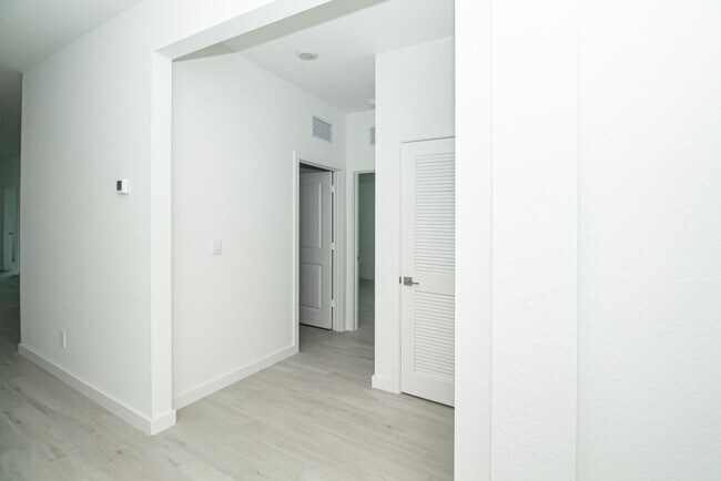 Building Photo - 5929 SE Sky Blue Cir
