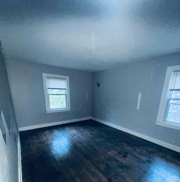 Building Photo - 13934 Montrose St