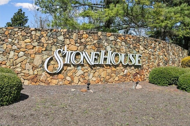 Building Photo - 3009 Ridge Dr