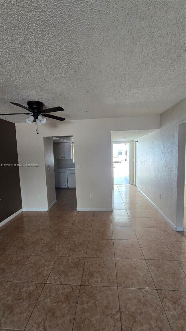 Building Photo - 13500 NE 3rd Ct