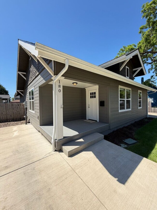 Building Photo - 180 Hiatt St
