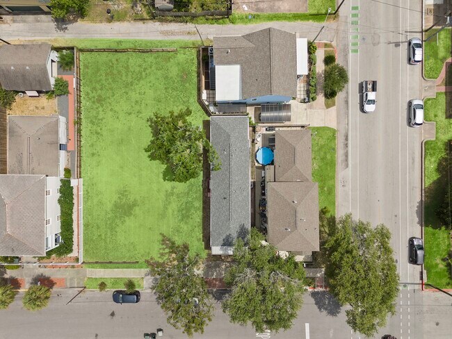 Building Photo - 1825 Avenue N