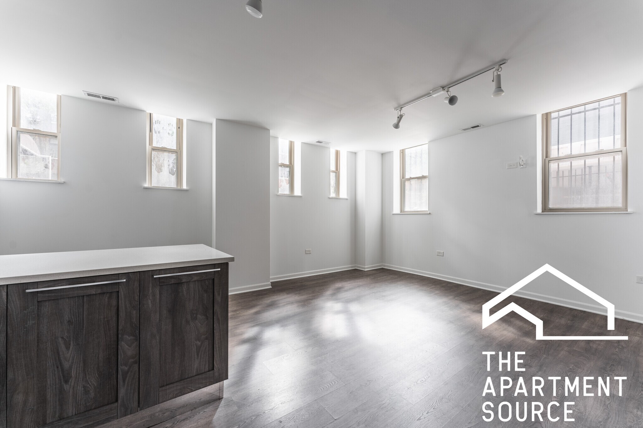 Building Photo - 940 W Winona St