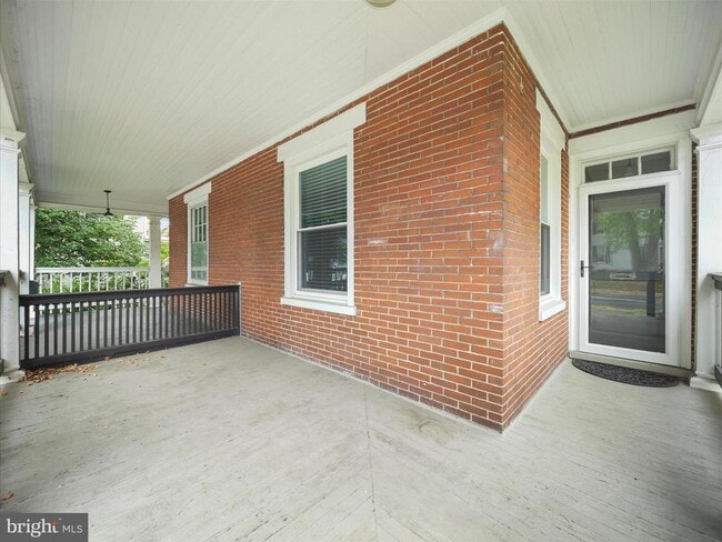 Building Photo - 1050 Edgar Ave