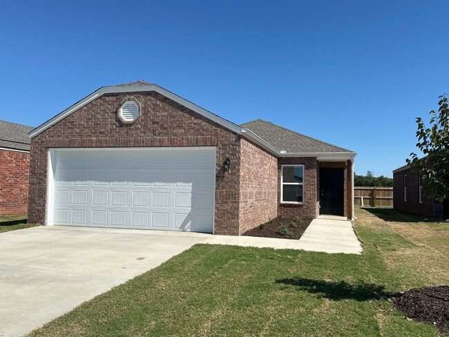 Building Photo - Now Pre-Leasing — Comfortable 3 Bedroom Living in Barberry Court