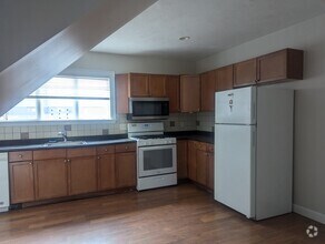 Building Photo - 581 Proctor Ave