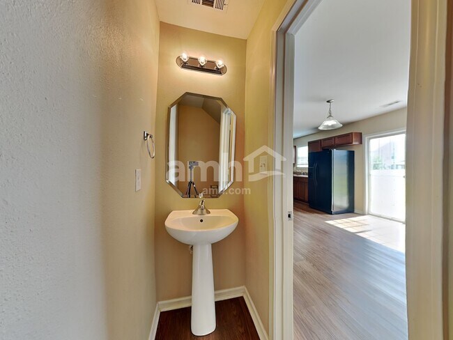 Building Photo - 1410 River Run Rd