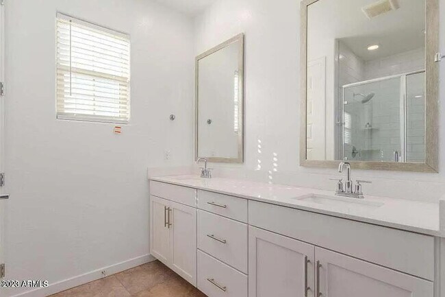 Building Photo - 3741 S 64th Dr