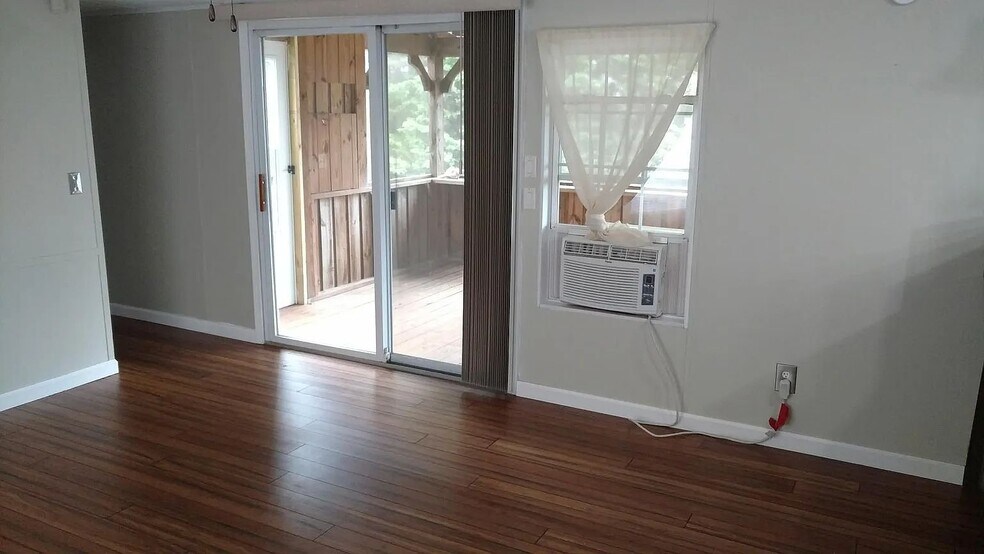 Building Photo - 427 White Oak Way