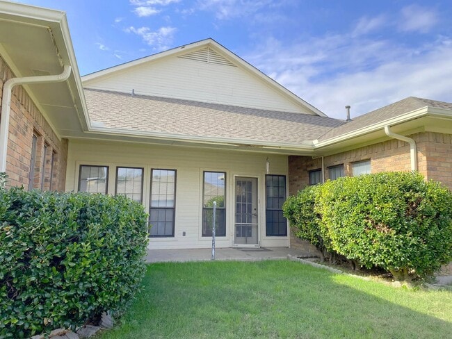Building Photo - 3907A Irvine Dr
