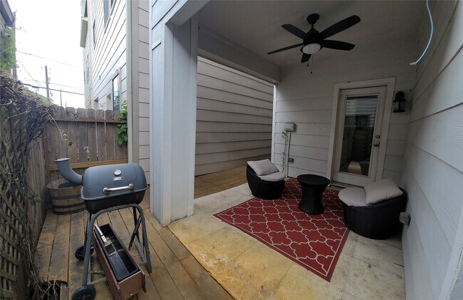 Building Photo - 1413 Holly St