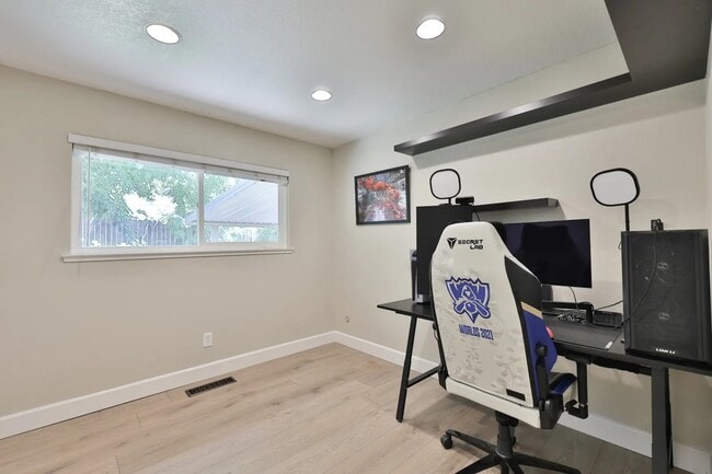 Building Photo - 235 Ginger Dr