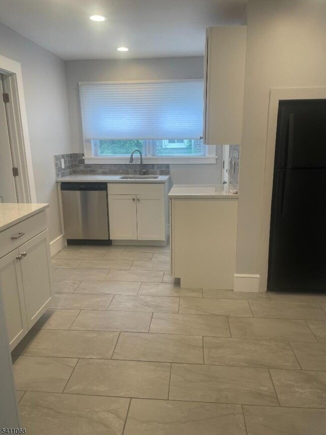 Building Photo - 897 Springfield Ave