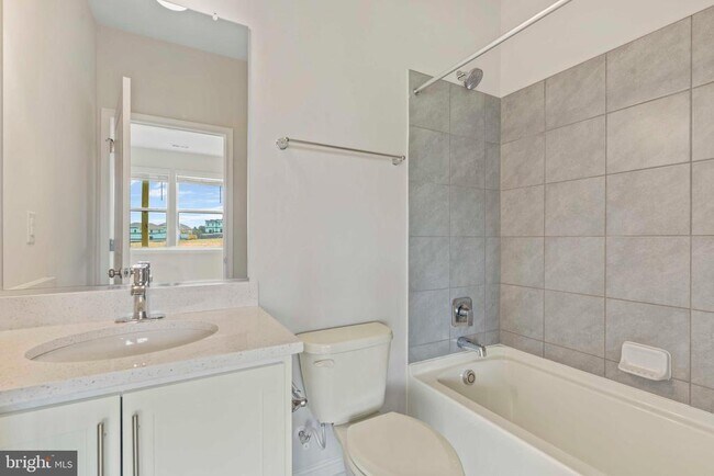 Building Photo - 808 Creekway Dr
