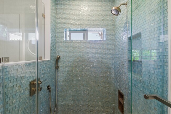 Building Photo - 357 Kualono Pl