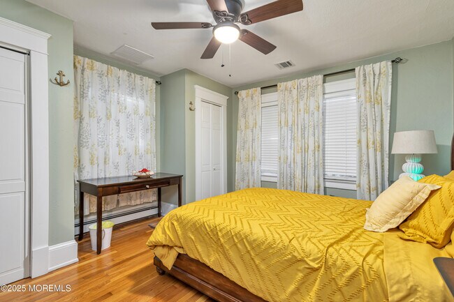 Building Photo - 384 Sairs Ave