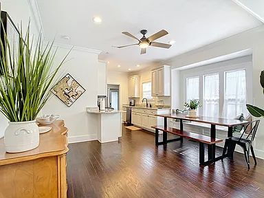 Building Photo - Fully Furnished St. Pete Pool Home Near Crescent Lake