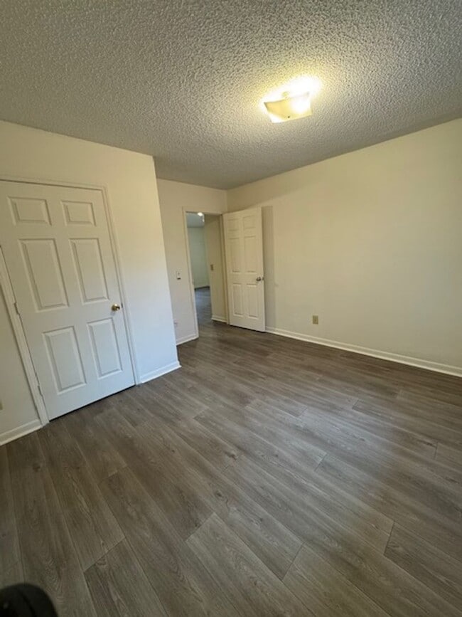 Building Photo - 310 Park Ave