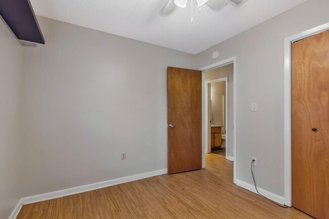 Building Photo - 400 31st St