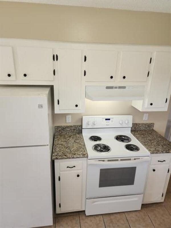 Building Photo - 42421 Deluxe Lake Dr