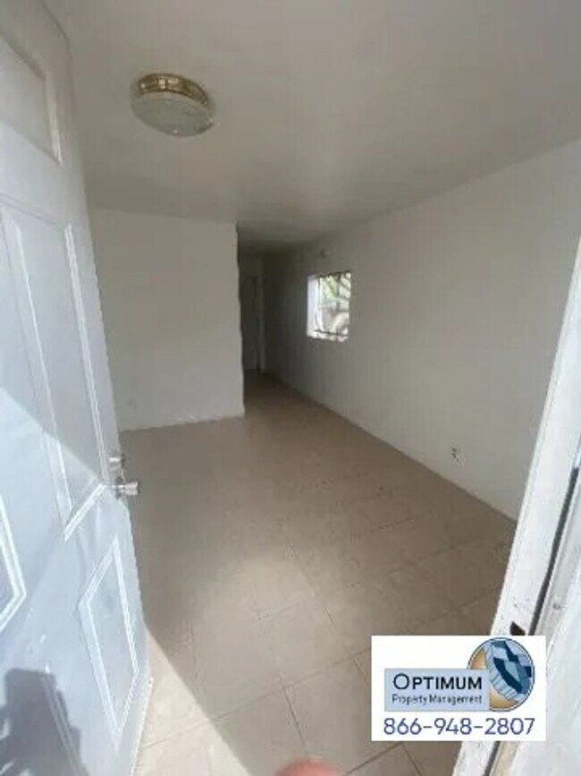 Building Photo - Spacious 1-Bedroom, 1-Bathroom Apartment with Tile Flooring