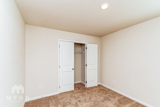 Building Photo - 265 Royal Mdw Dr