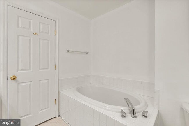 Building Photo - 204 Fallsgrove Blvd