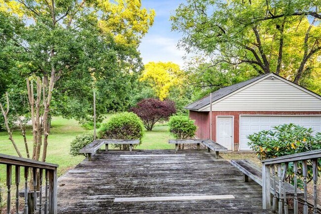 Building Photo - Large Brick Two Story Home, Hardwoods, Sep...