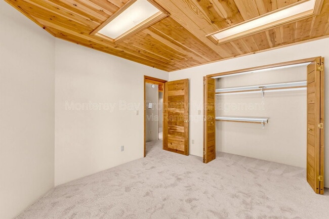 Building Photo - 1231 Funston Ave