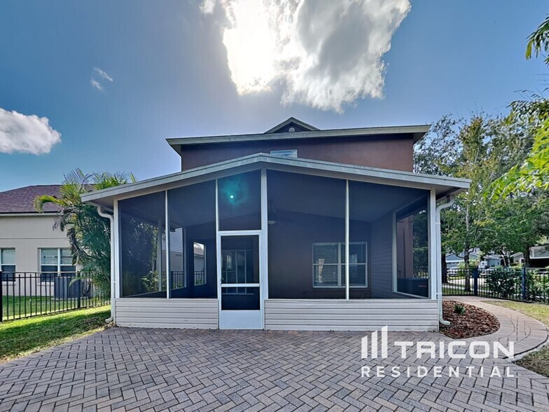 Building Photo - 6137 Skylarkcrest Dr