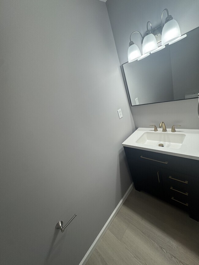 Building Photo - 842 A Woodcrest Dr