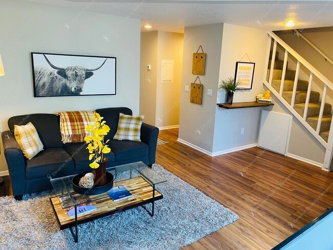 Building Photo - FULLY FURNISHED, 1 BR - 1.5 BA + LOFT CONDO IN NW BEND