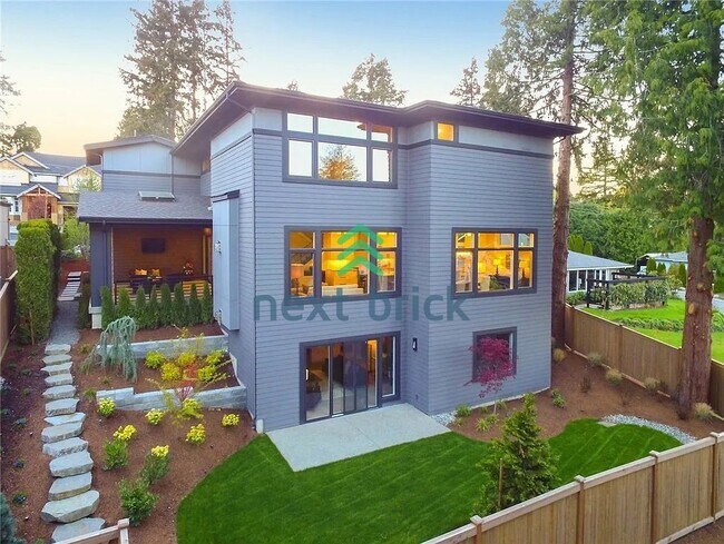 Building Photo - Luxurious 5-Bed, 5-Bath Oasis in Bellevue's Prime Location!