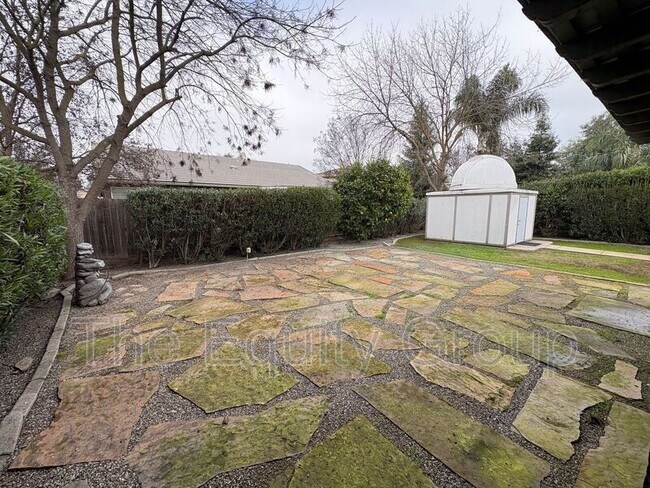 Building Photo - 144 E Reese Ave