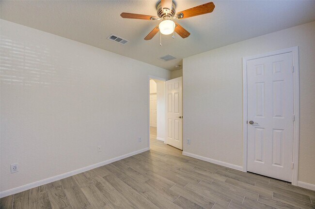 Building Photo - 32403 Cross Spring Park Ln