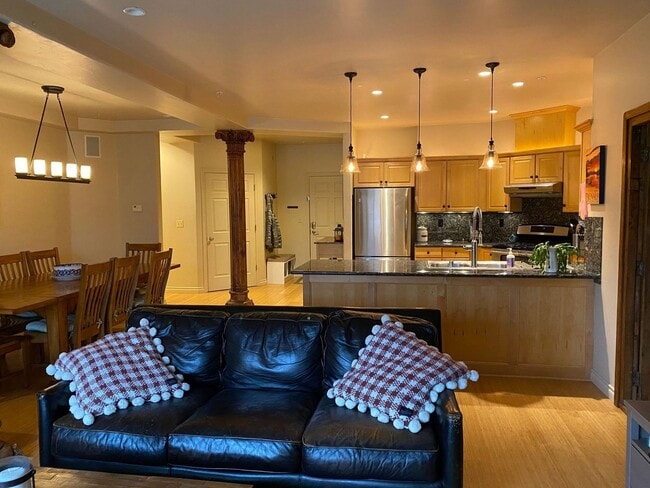 Building Photo - Fully furnished rental in downtown Anchorage